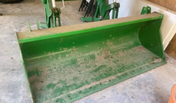 John Deere 620R Self-Leveling Loader